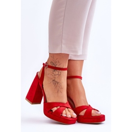 Sandales rouges à talons carrés en daim puissant 7