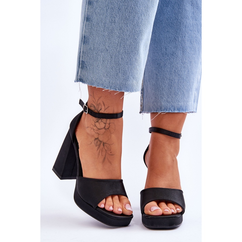 Sandales en satin sur talons massifs Black Eternity le noir 1