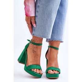 Sandales à talons carrés en daim vert Merila à la mode 1