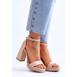 Sandales en daim à la mode avec un talon carré en merila beige 7