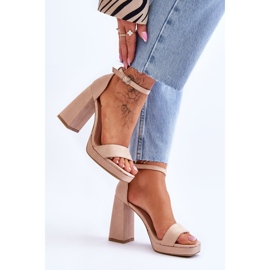 Sandales en daim à la mode avec un talon carré en merila beige 4