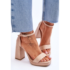 Sandales en daim à la mode avec un talon carré en merila beige 5