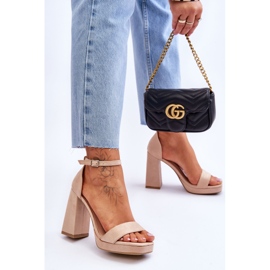 Sandales en daim à la mode avec un talon carré en merila beige 2