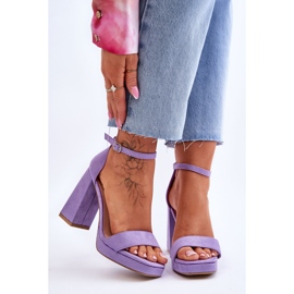 Sandales en daim à la mode avec un talon carré en merila violet 1