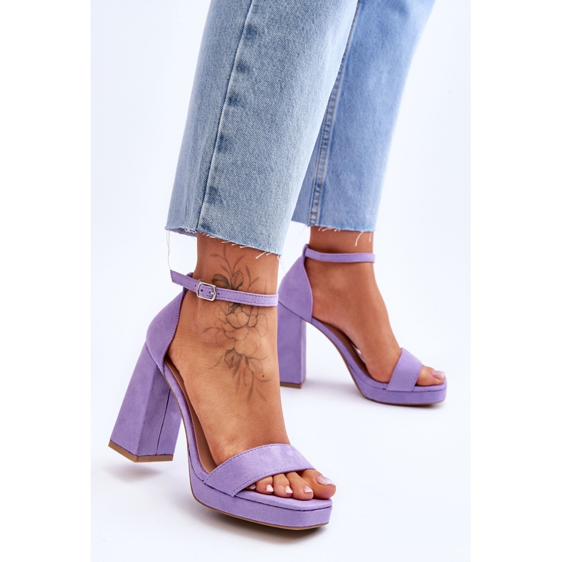 Sandales en daim à la mode avec un talon carré en merila violet 2