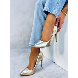 Escarpins sur un talon Eva Gold d'or 1 Escarpins sur un talon Eva Gold d'or 1