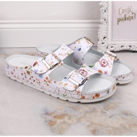 Tongs femme confortables en cuir à fleurs Helios 288 blanche 1