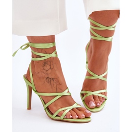 Sandales nouées pour femmes sur un talon vert Meya 1