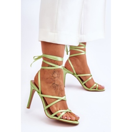 Sandales nouées pour femmes sur un talon vert Meya 2