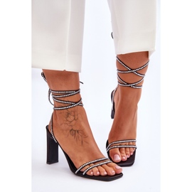 Élégantes sandales Nessy noires nouées avec strass le noir 1