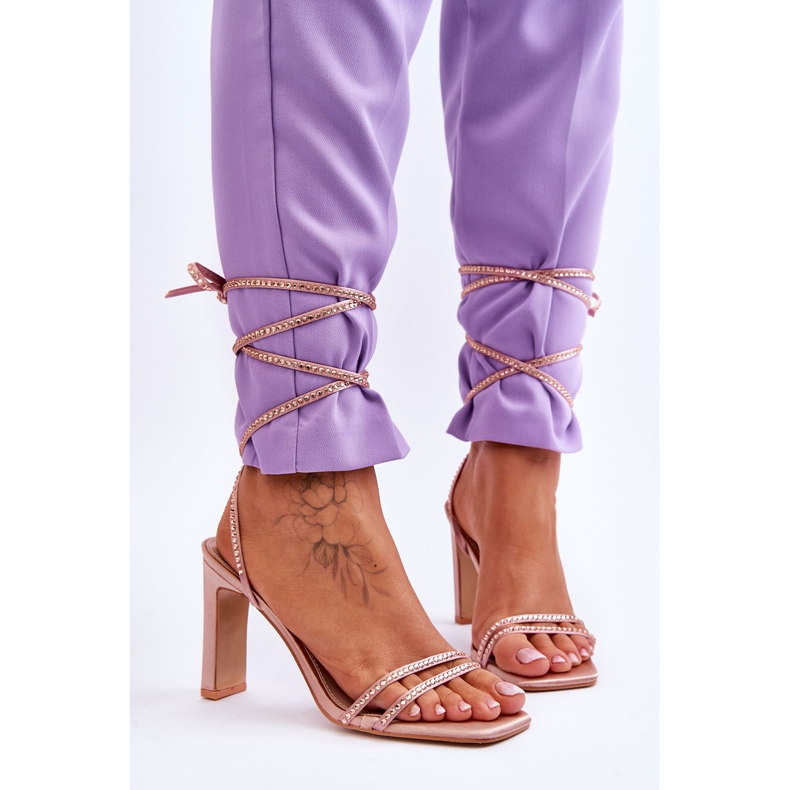 Sandales Nouées Élégantes Avec Strass Nude Nessy beige 1 Sandales Nouées Élégantes Avec Strass Nude Nessy beige 1