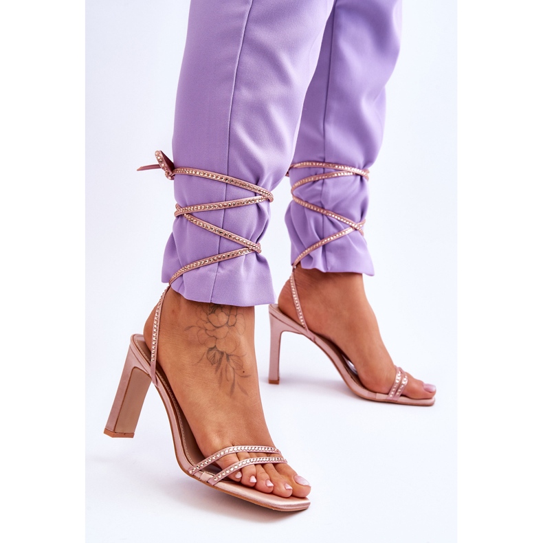 Sandales Nouées Élégantes Avec Strass Nude Nessy beige 2 Sandales Nouées Élégantes Avec Strass Nude Nessy beige 2