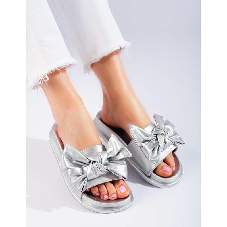 W. Potocki Chaussons pour femmes avec un noeud Potocki argent 1