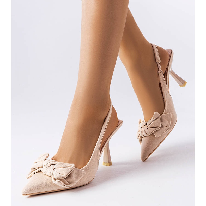 Épingles beiges avec un noeud d'Olengo 1