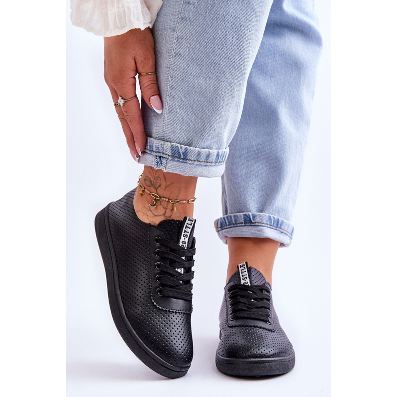 Baskets Lacets Ajourées Femme Noir Carinel blanche 1