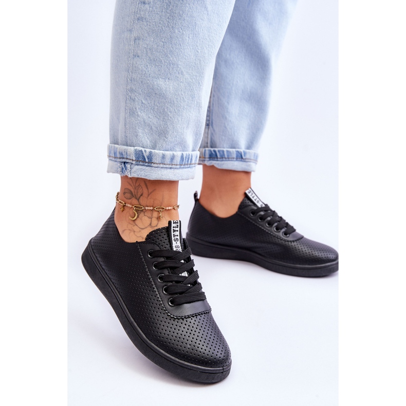 Baskets Lacets Ajourées Femme Noir Carinel blanche 2