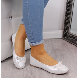 Ballerines pour femme avec un nœud blanc argenté eVento 1136 1