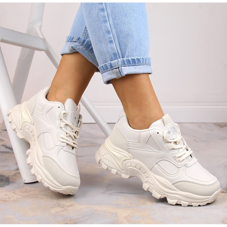 Chaussures de sport pour femmes sur la plateforme beige eVento 5465 1