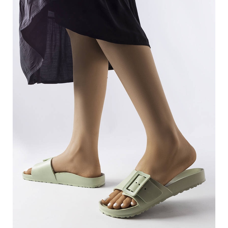 Claquettes vertes en caoutchouc avec boucle Nelm 2