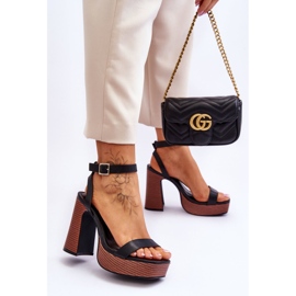 Sandales en cuir sur une grosse plateforme Marina noire 2