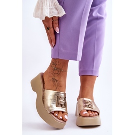 Lemar Pantoufles à plateforme en cuir pour femmes avec décoration Renna dorée d'or 1 Lemar Pantoufles à plateforme en cuir pour femmes avec décoration Renna dorée d'or 1