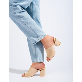 Mules Vinceza beiges sur le poteau 2