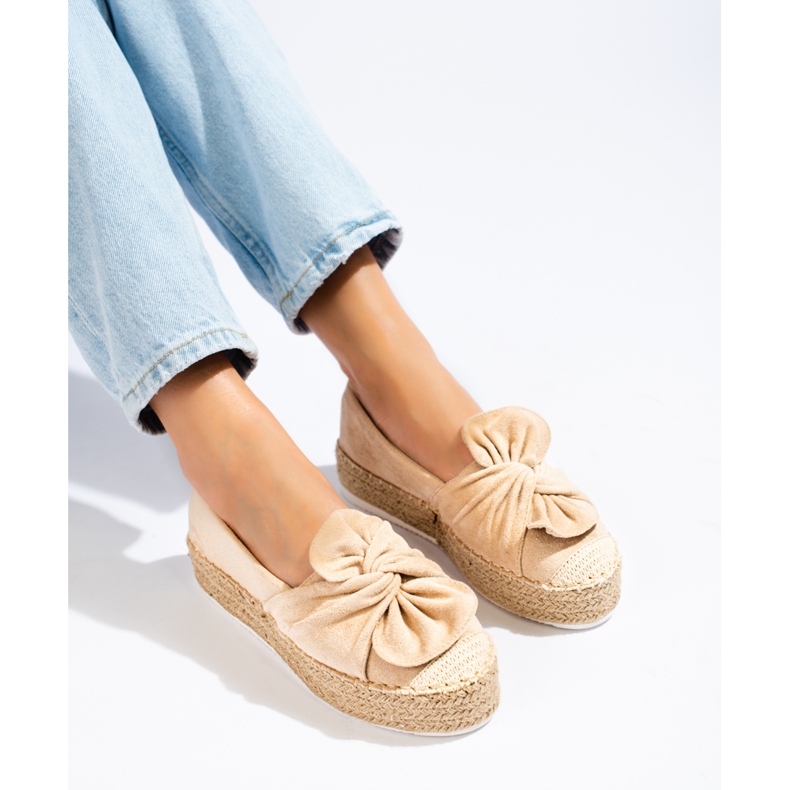 Espadrilles en daim sur la plateforme avec un noeud Shelovet beige 2