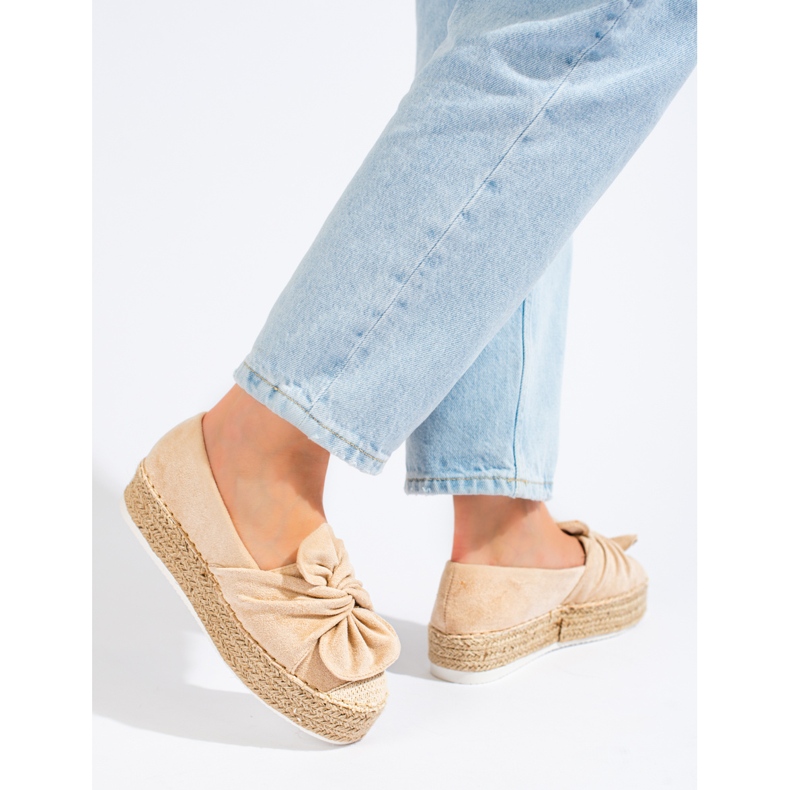 Espadrilles en daim sur la plateforme avec un noeud Shelovet beige 1