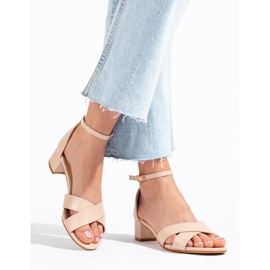 Sandales élégantes à talons bas beiges de Shelovet 2