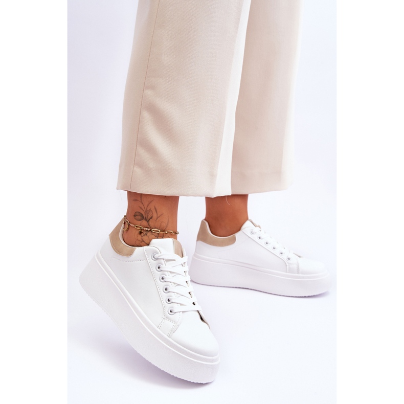 Chaussures De Sport Sur Une Plateforme Massive Blanche Et Beige Boneti 2 Chaussures De Sport Sur Une Plateforme Massive Blanche Et Beige Boneti 2