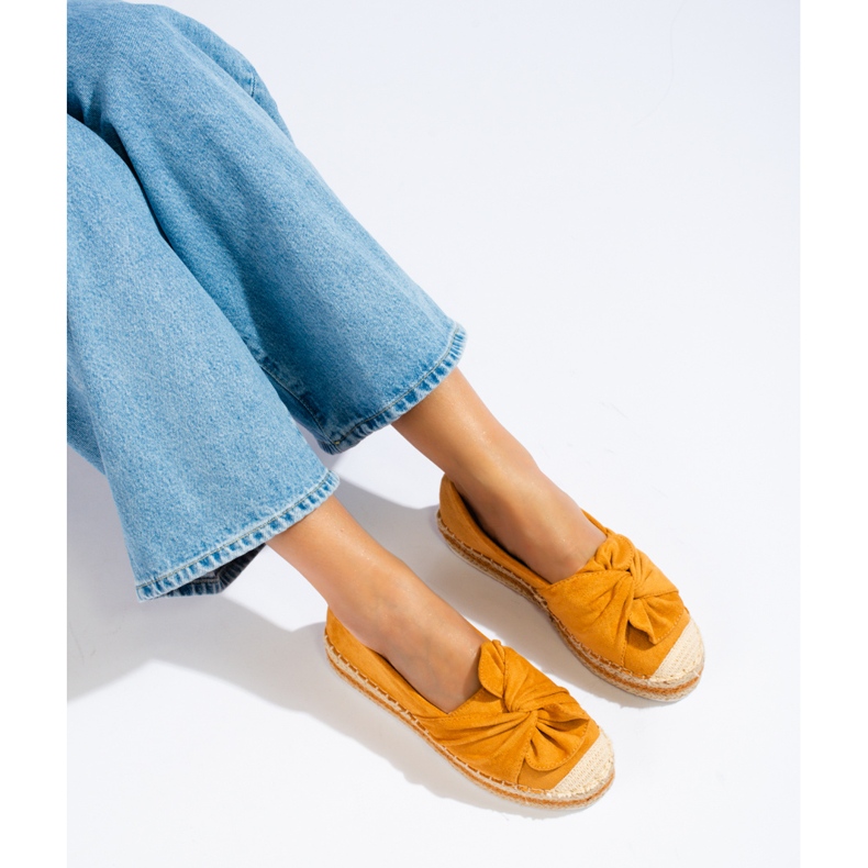 Espadrilles à plateforme en daim avec un nœud de Shelovet camel jaune 1