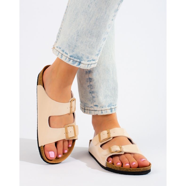 W. Potocki Chaussons Potocki vernis beige 1