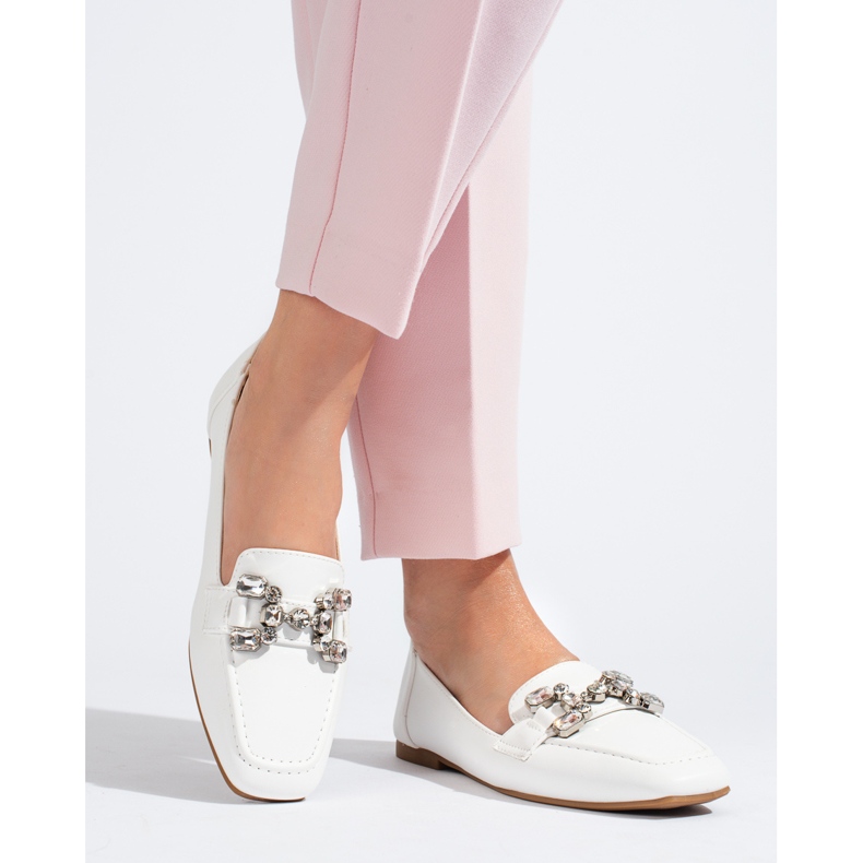 Mocassins blancs pour femmes avec décoration Shelovet blanche 2 Mocassins blancs pour femmes avec décoration Shelovet blanche 2