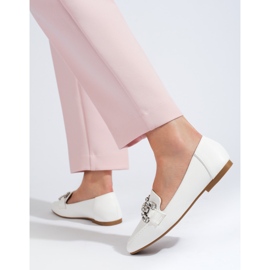 Mocassins blancs pour femmes avec décoration Shelovet blanche 1 Mocassins blancs pour femmes avec décoration Shelovet blanche 1