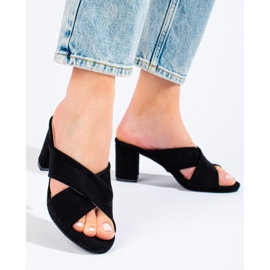 Chaussons en daim noir de Shelovet 1