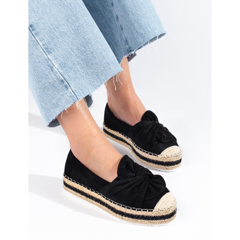 Espadrilles en daim noir sur la plateforme avec un nœud de Shelovet 1