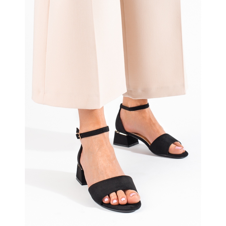 Sandales noires à talons bas Shelovet 1