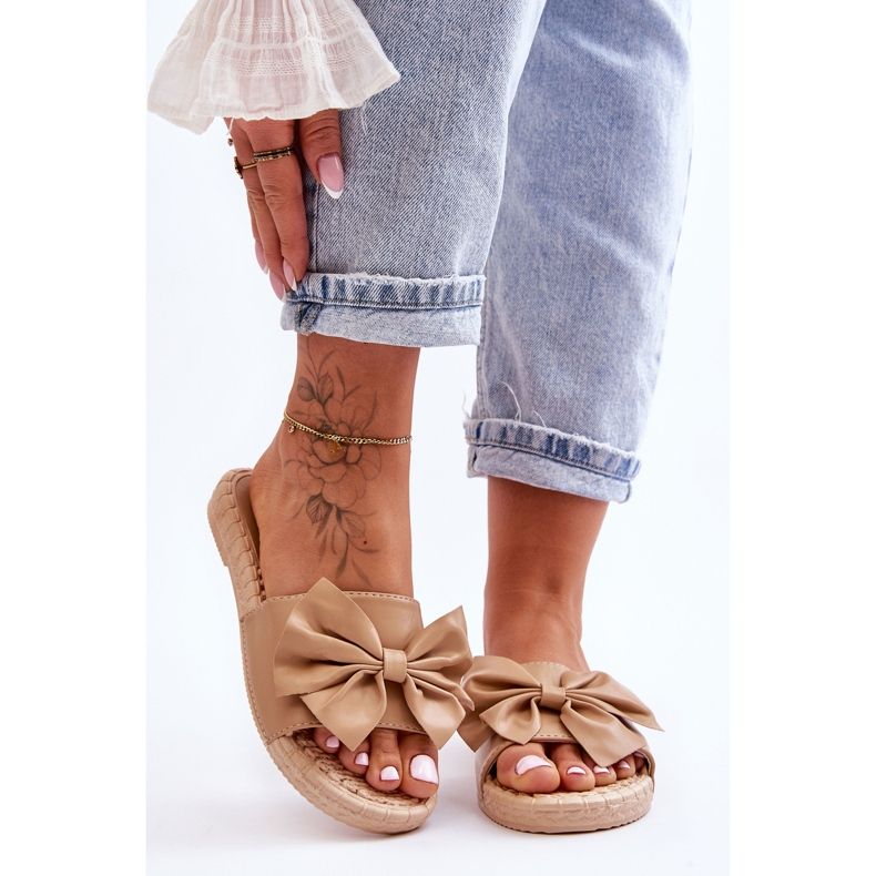 FK1 Chaussons pour femmes à la mode avec un nœud en beige Estera 2
