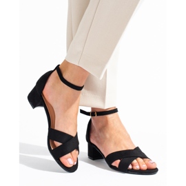 Sandales à talons bas en daim noir de Shelovet 1