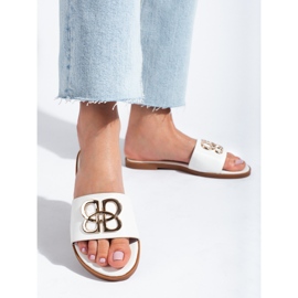 Babouches blanches pour femmes avec décoration dorée Shelovet 1