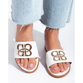 Babouches blanches pour femmes avec décoration dorée Shelovet 2 Babouches blanches pour femmes avec décoration dorée Shelovet 2
